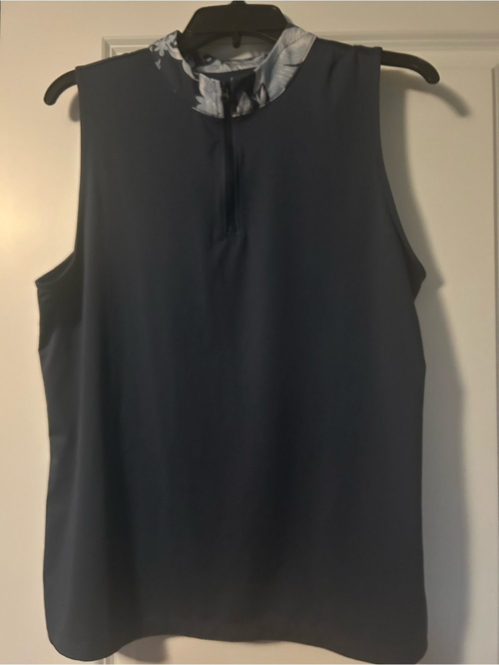 Tommy Bahama Golf Sleeveless Mock Neck Women’s Top in Navy Size XL